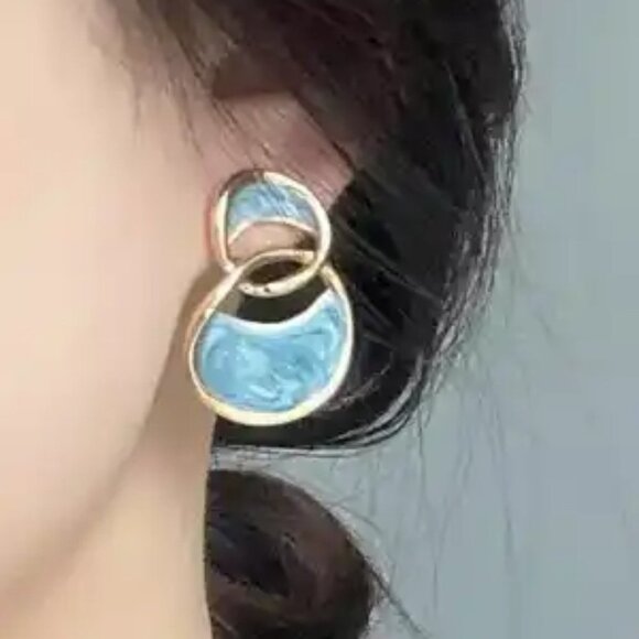 Hollow Sea Blue Stud Earrings - Picture 2 of 4